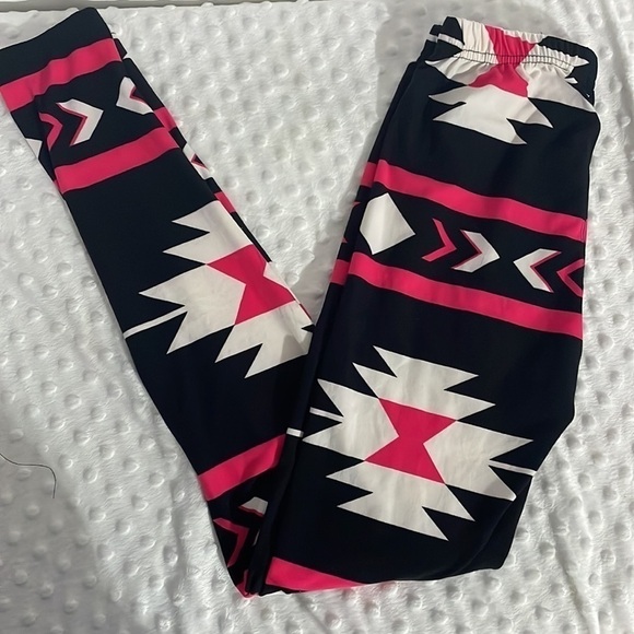 ALWAYS Pink/Black/White Aztec Design Butter Soft Leggings! - Picture 2 of 4